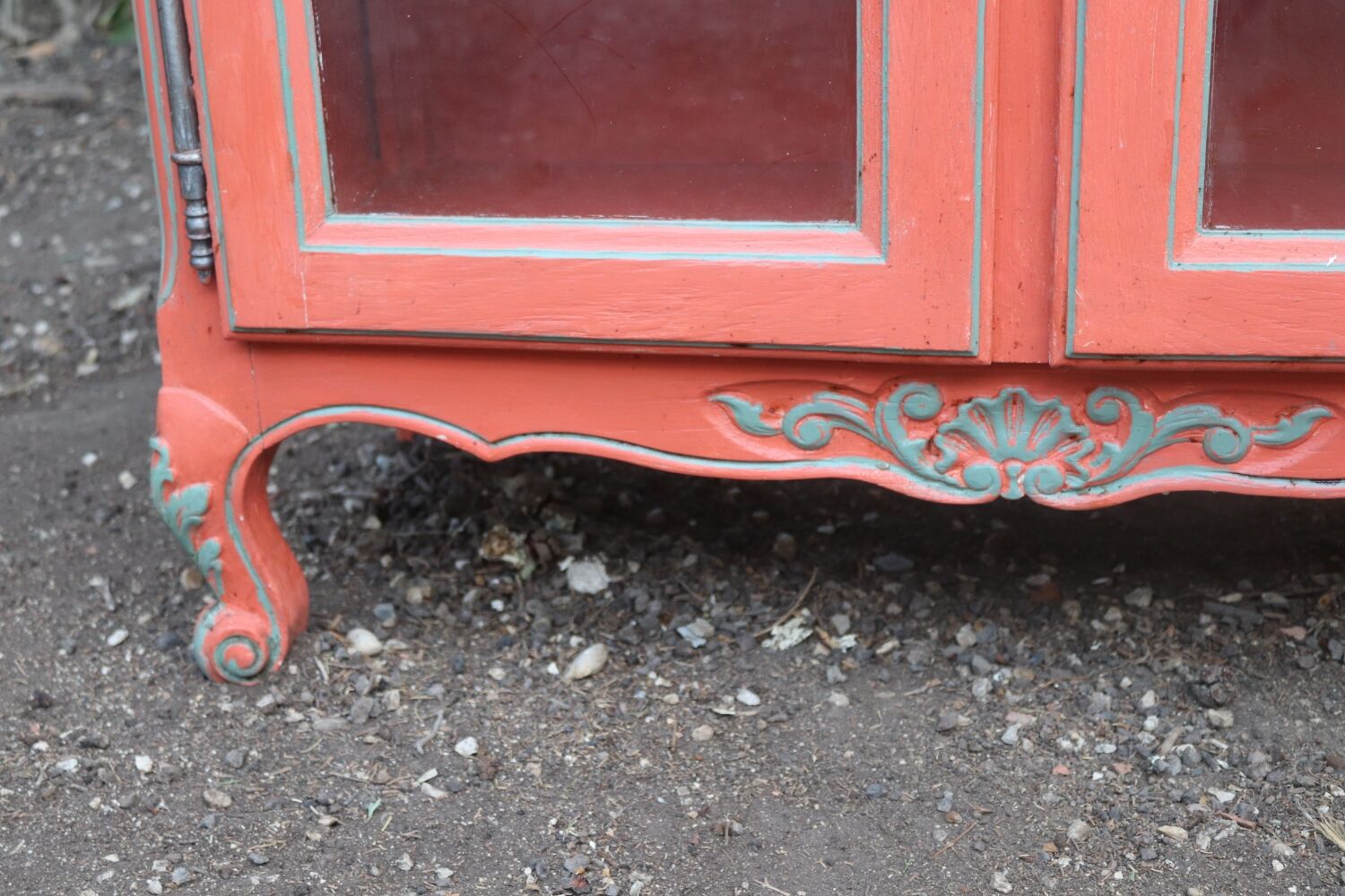 Buffet vitrine rouge terracota