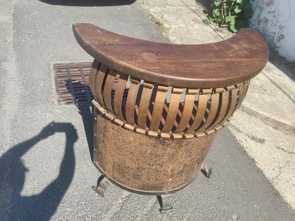 Petit bar en acier , cuivre et chêne vers 1960