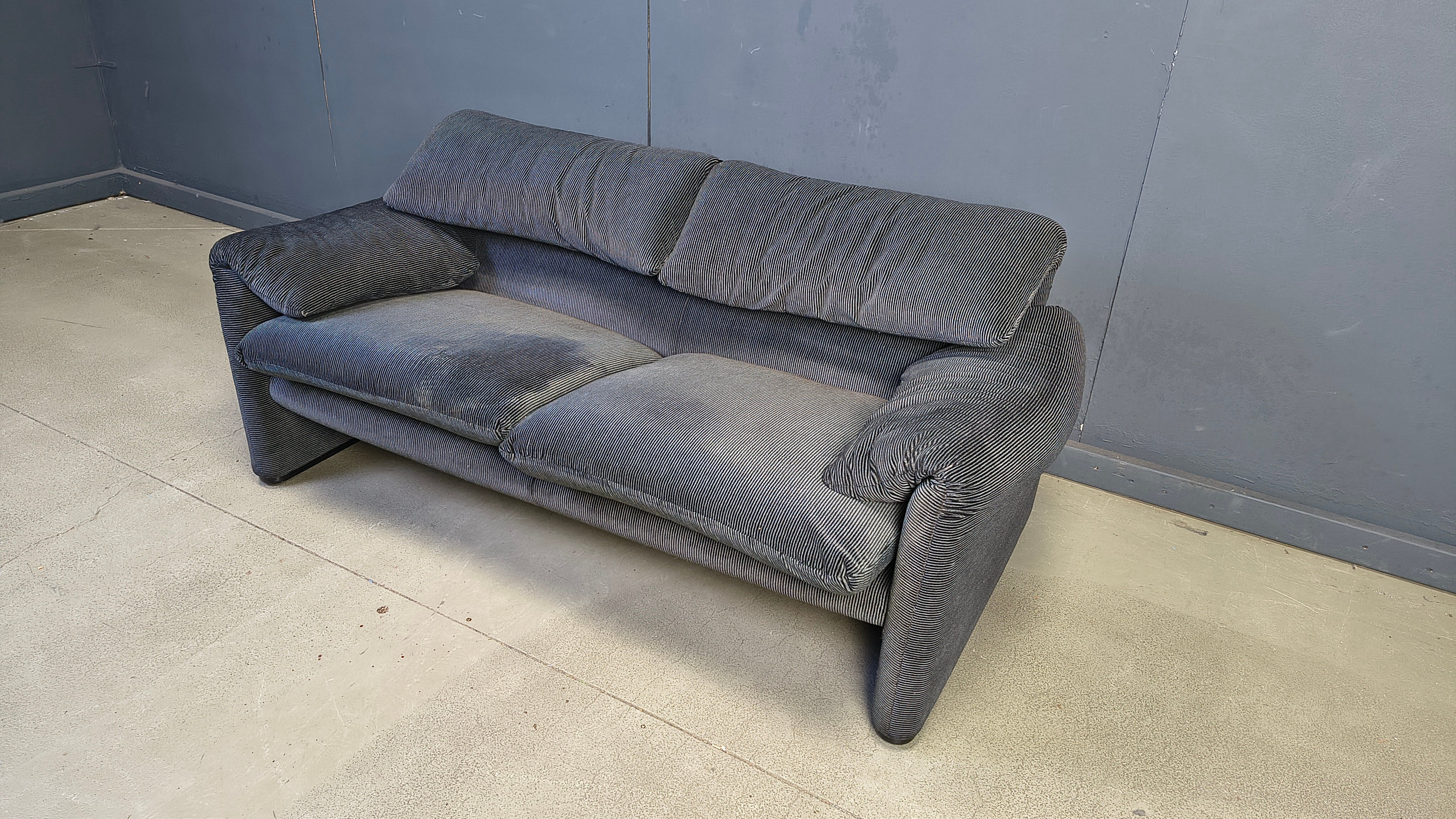 Maralunga sofa by Vico Magistretti for Cassina