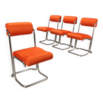 Vintage cantilever chairs in chrome metal and fabric, 1970s design.