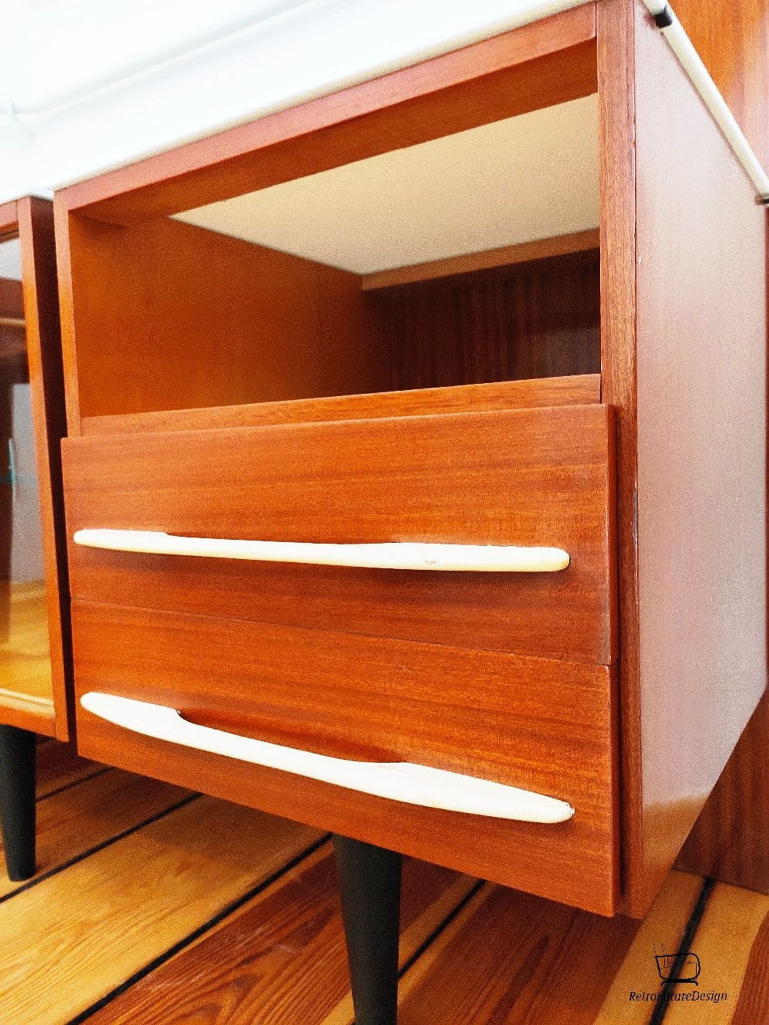 Bureau avec buffet, UP Závody, Tchécoslovaquie, années 1960
