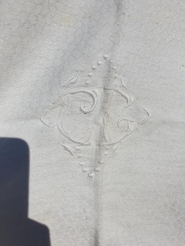 Nappe ivoire damassée monogrammée 160x145