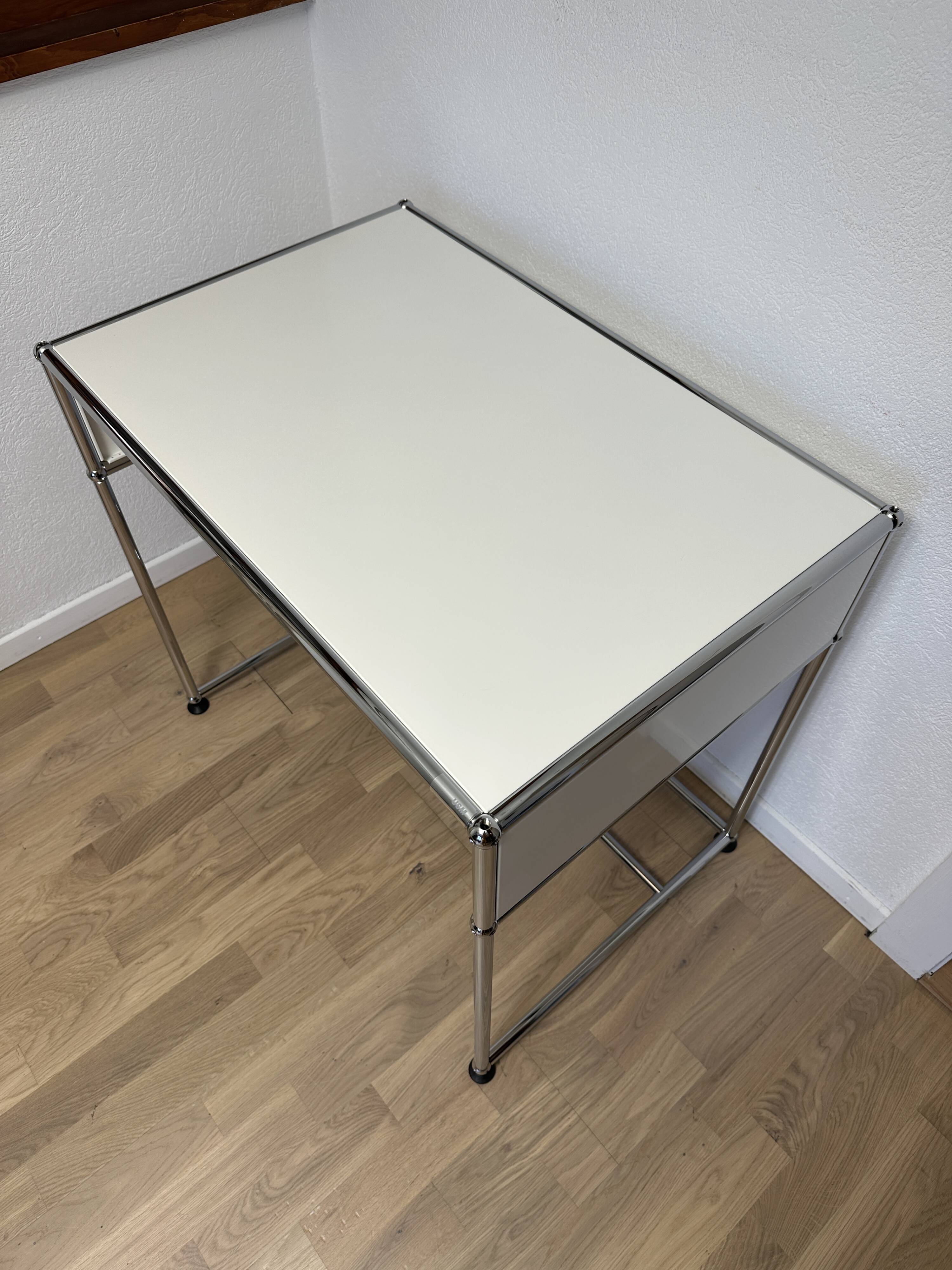 Bureau / Desserte USM Haller en Blanc Pur