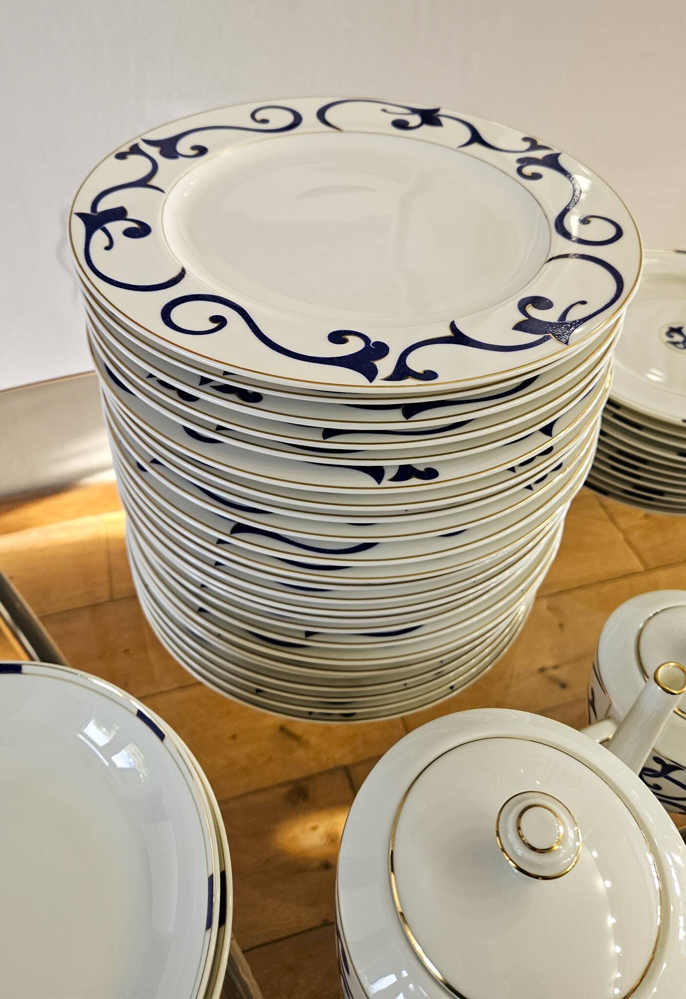 Limoges porcelain service Letang Remy, Odessa Pearl China collection.