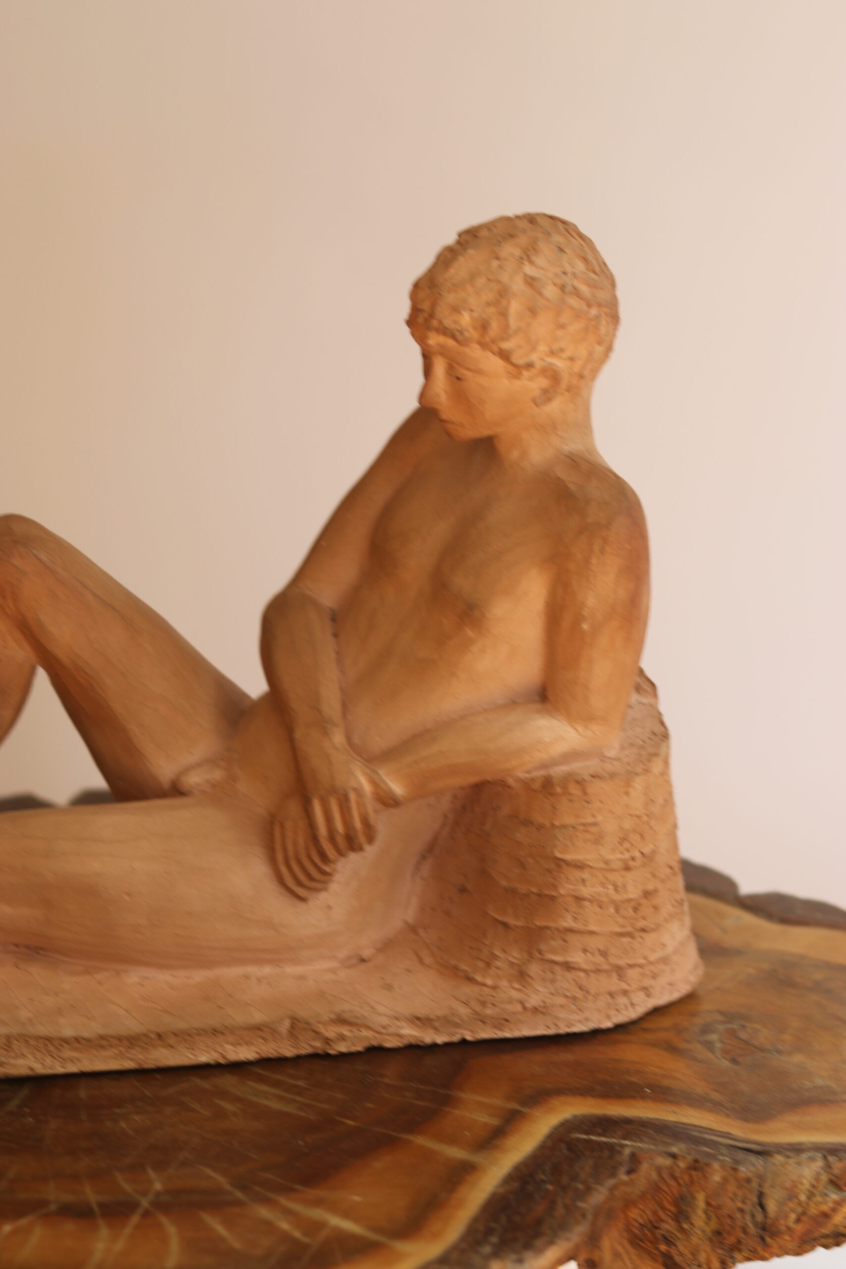 Terre cuite jeune homme nu allongé, 1988