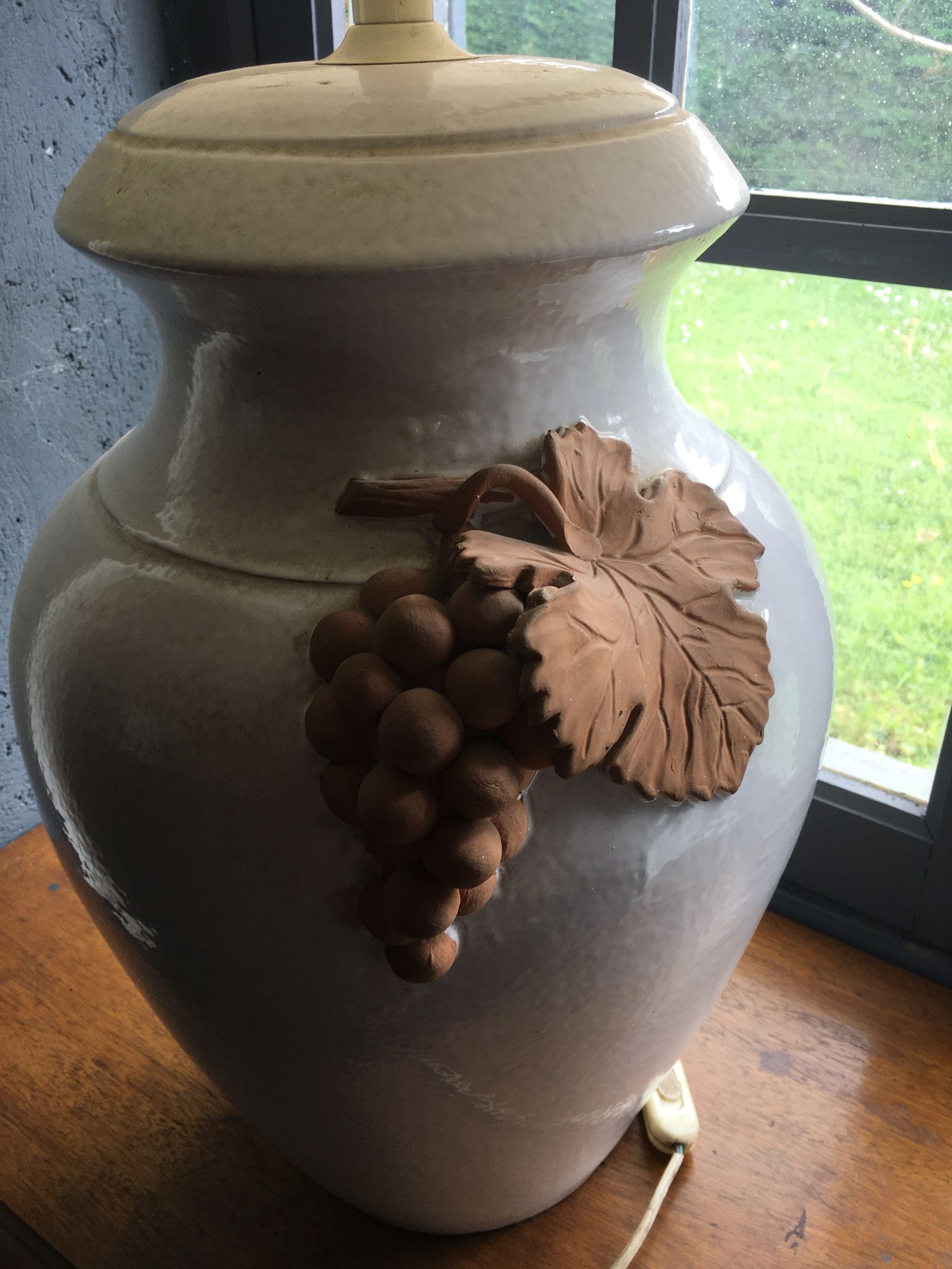 Lampe en céramique grappe de raisin