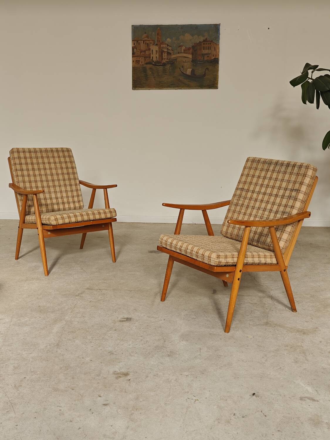 Pair of boomerang armchairs by antonin suman for ton (thonet)