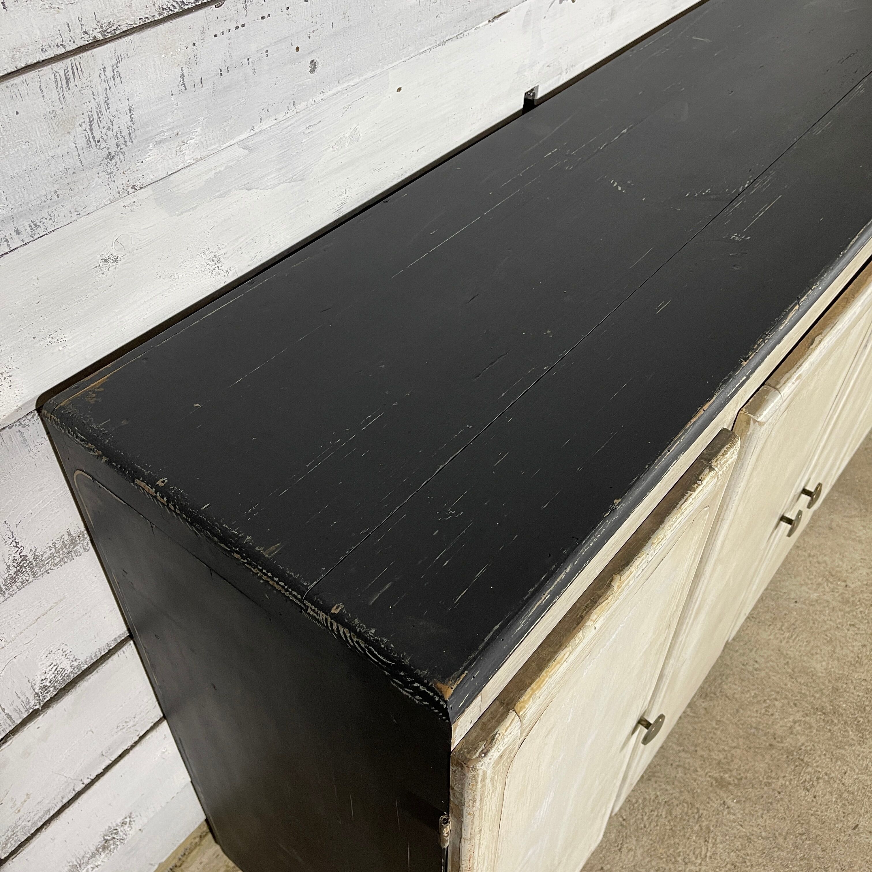 Patinated sideboard 4 doors