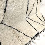 Moroccan Berber carpet Beni Ouarain with black graphic patterns 3,09x1.99m