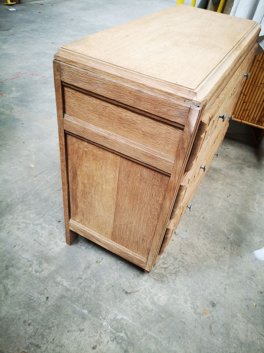 Aerogummed chest of drawers