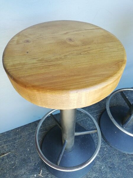 Pair 2 bar stool metal and wood