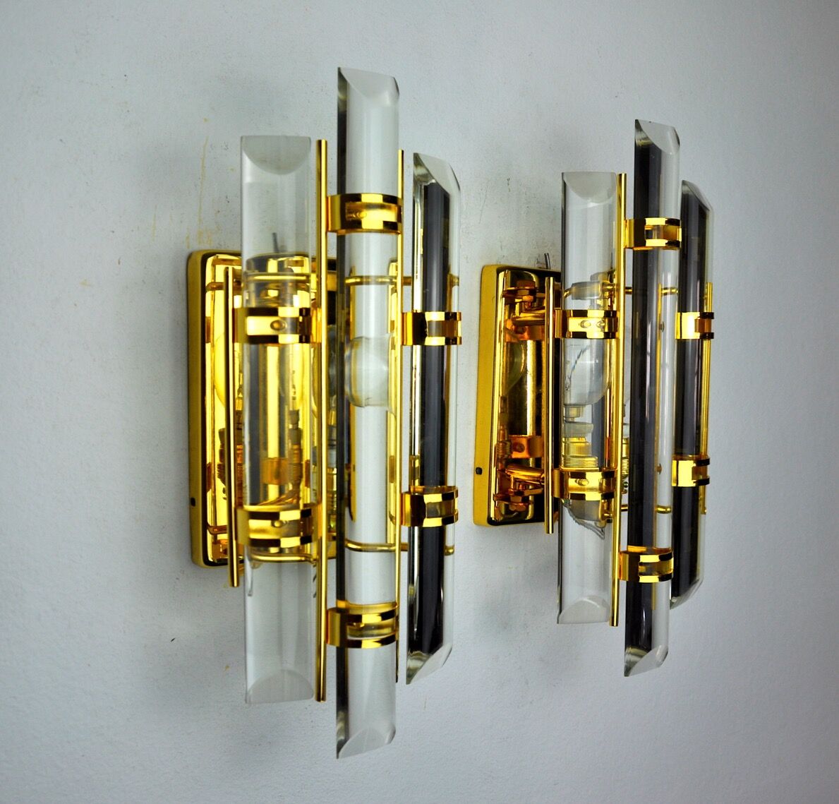 Pair of Venini wall lamps, cut glass, Murano, Italy, 1970