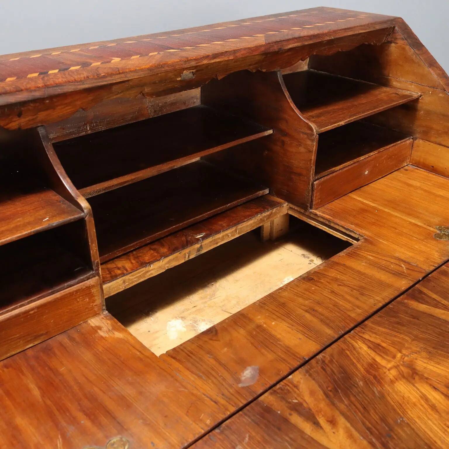 Antique drop-leaf cabinet in various types of wood, Italy, 18th century.