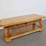 Table basse française en chêne massif des années 1970