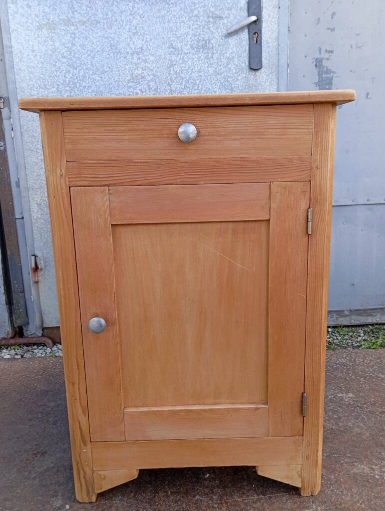 Small Parisian buffet in solid wood