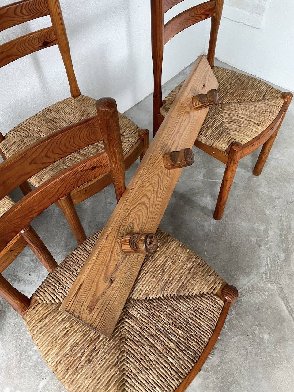 Perriand pine mountain coat rack