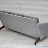 Design danois par Arne Hovmand-Olsen, canapé 3 places modèle 490, refait à neuf.