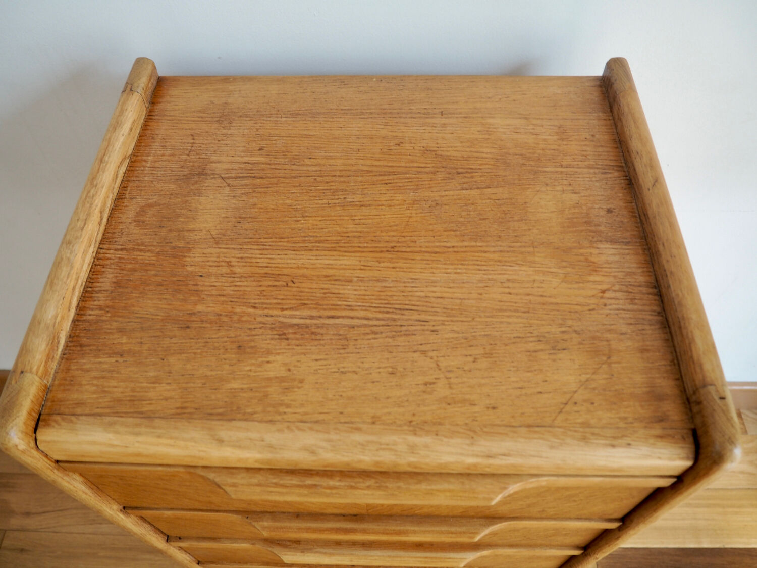 Dresser feet compass