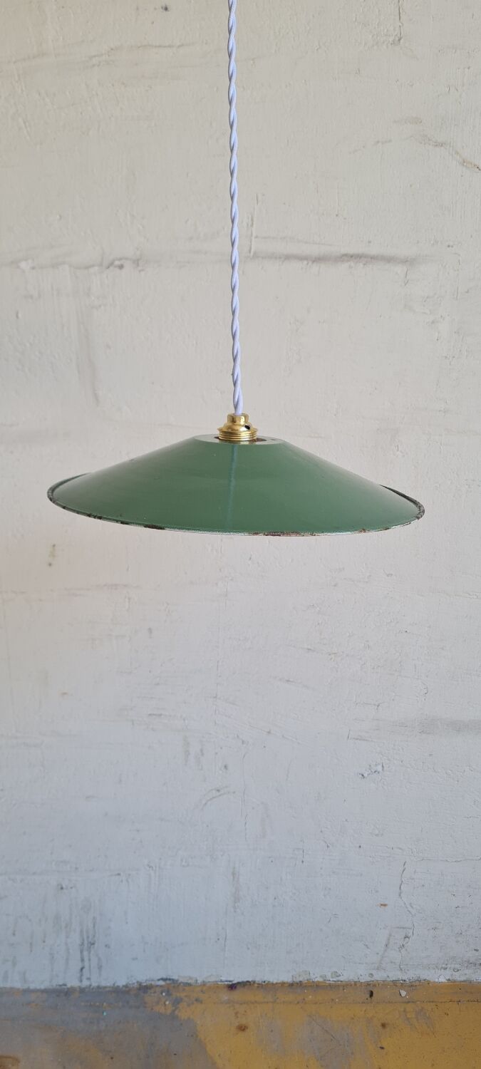 Enamelled sheet metal suspension