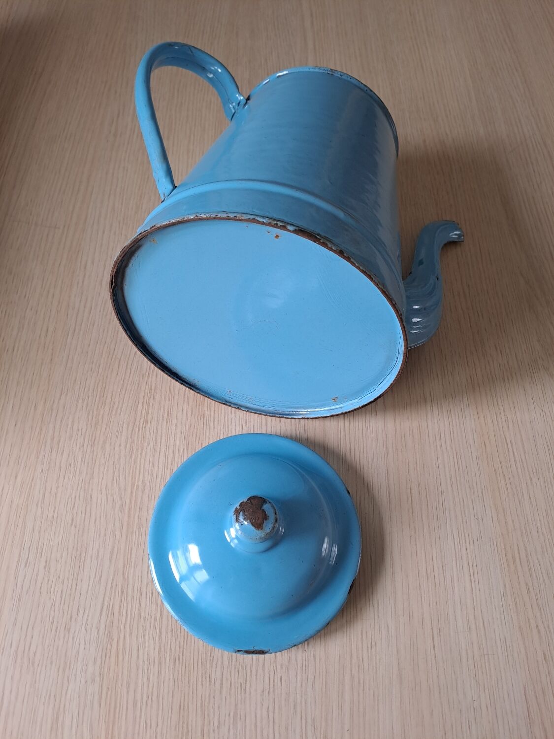 Enamelled sheet metal coffee maker
