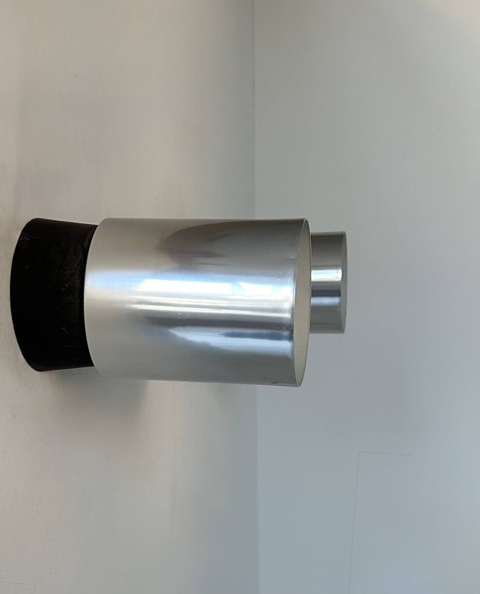 Pair of vintage wall lights, chrome-plated metal and Bakelite, France 1960.