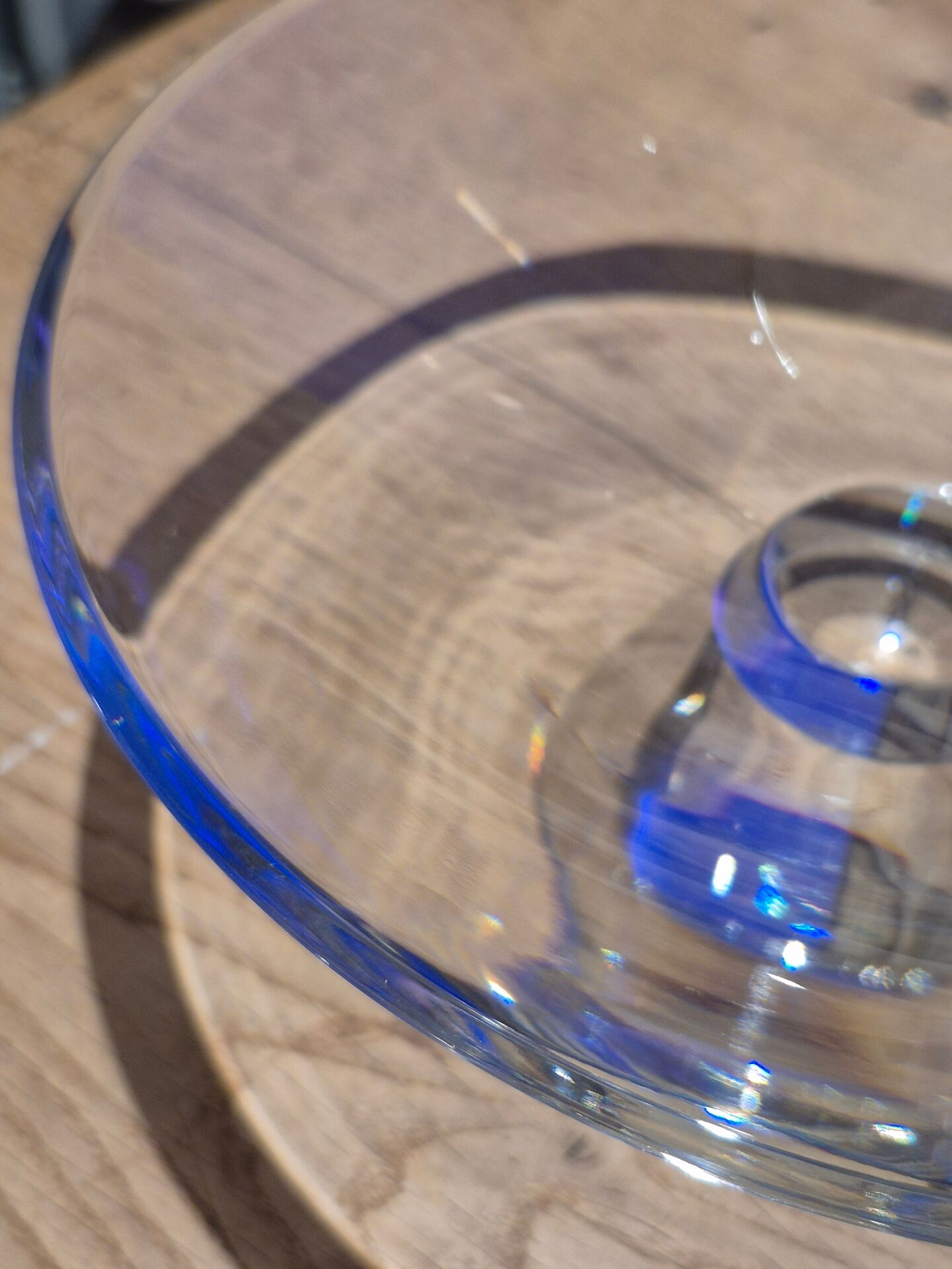 Large crystal bowl on a stand, signed Baccarat – Ø 25 cm
