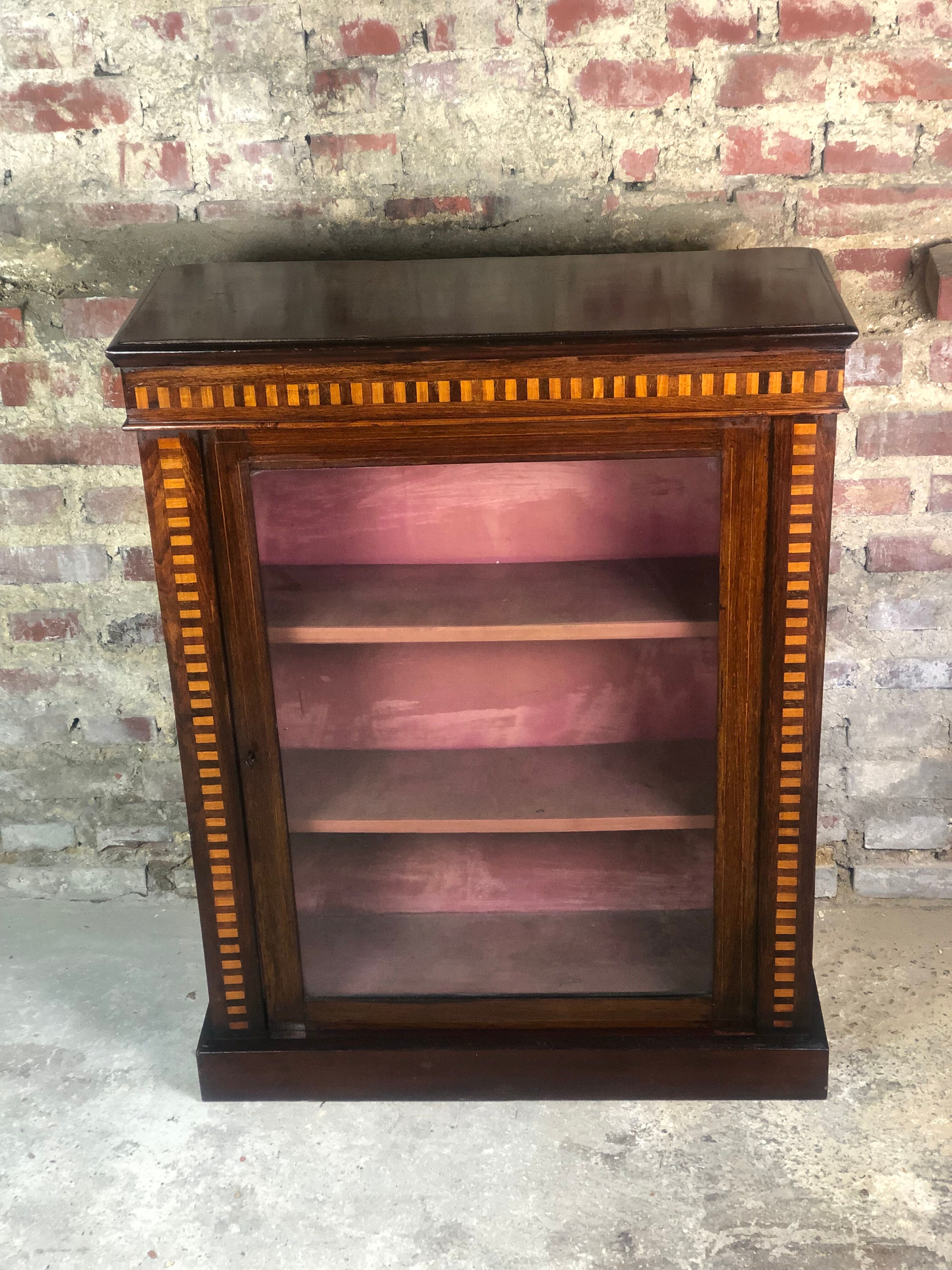 Low English style showcase/bookcase in mahogany and mahogany veneer 1930