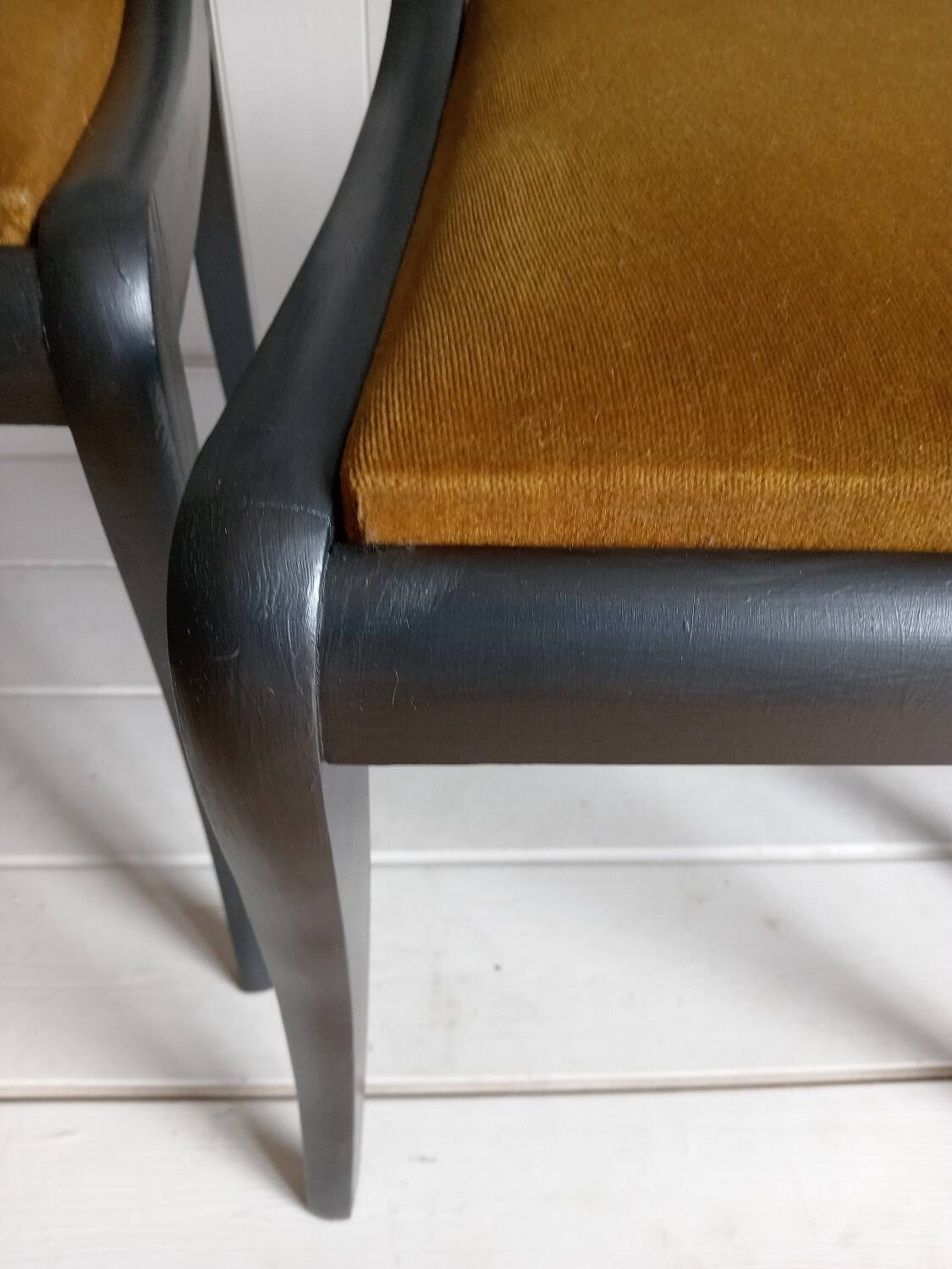 4 velvet seat chairs