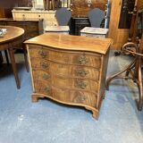 C19th Mahogany Chest Of Drawers Of Serpentine Outline