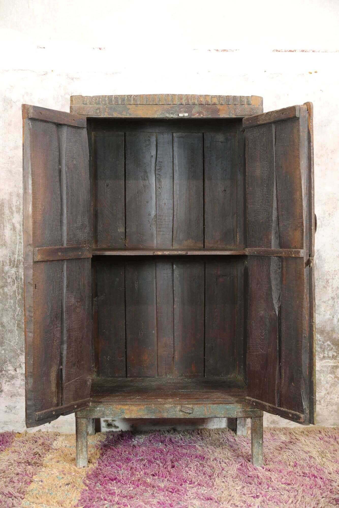 Indian furniture Blue patinated carved wardrobe with 2 doors and 1 shelf, unique piece