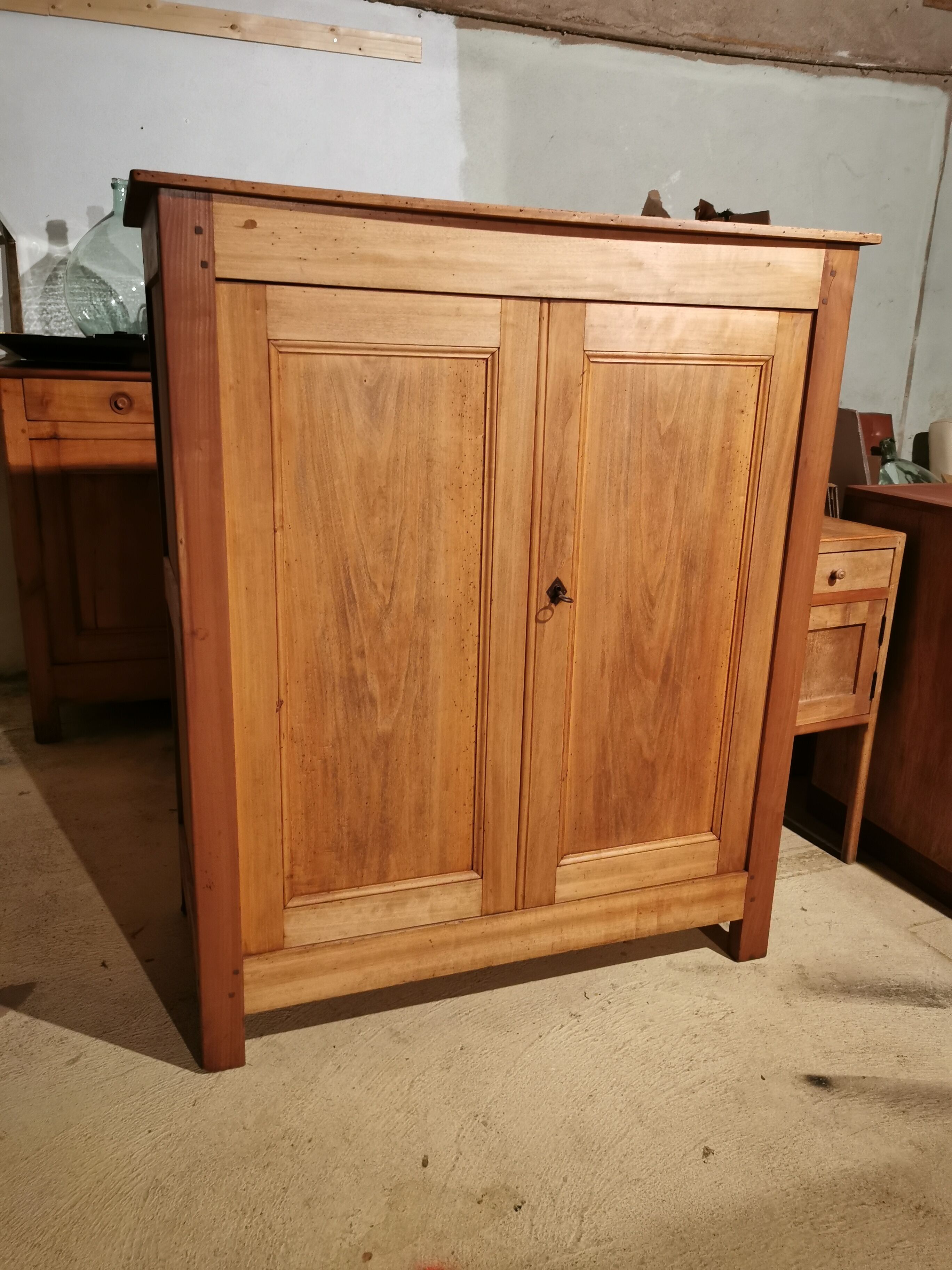 Country cabinet