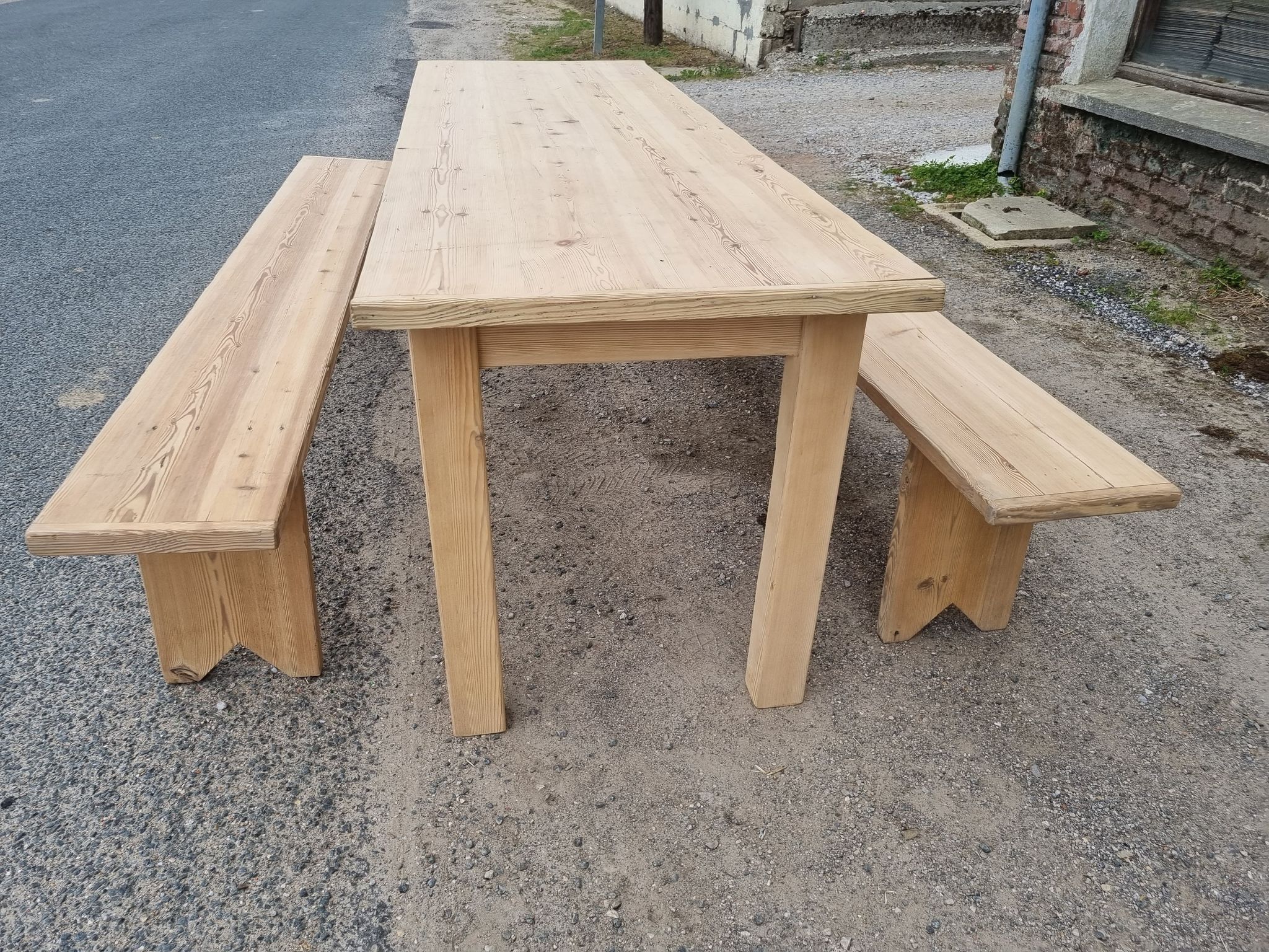 Set farmhouse table and 2 benches