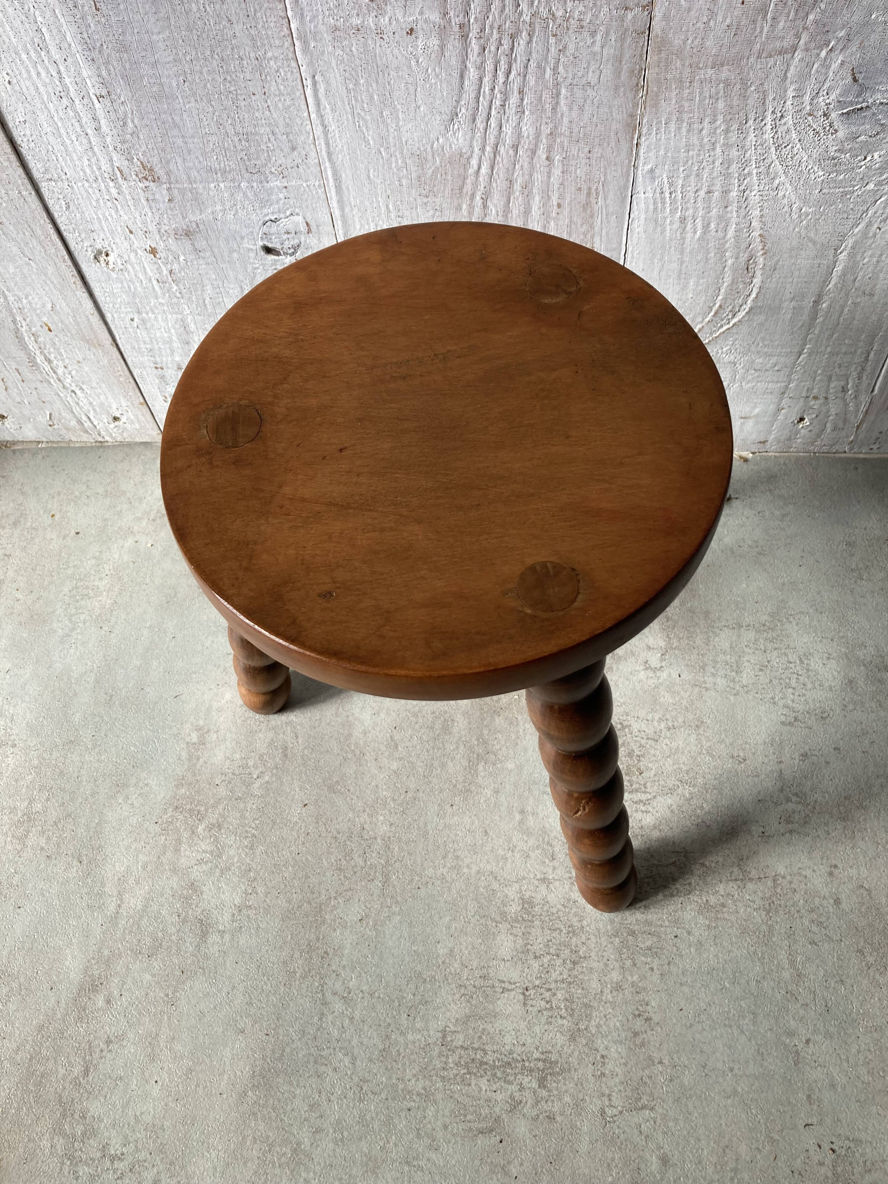 Tabouret tripode