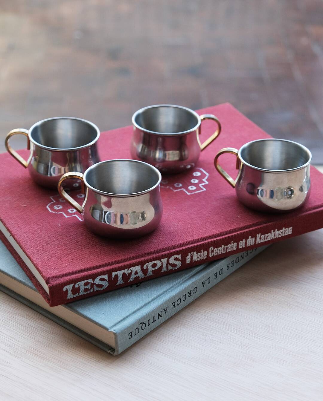 Stainless steel mugs x4, golden handle, vintage Italian craftsmanship.