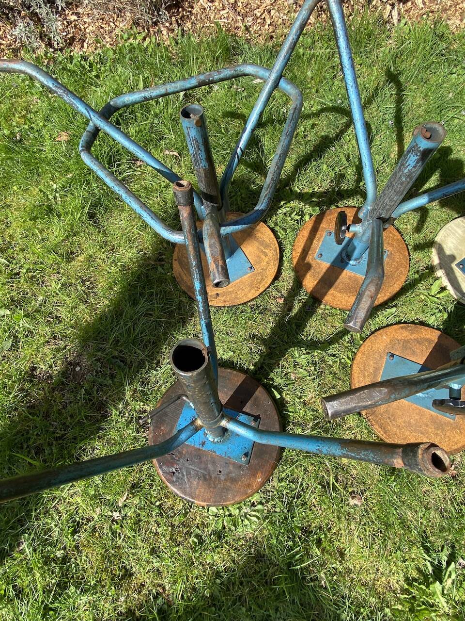 6 adjustable industrial workshop stools, 50s/60s