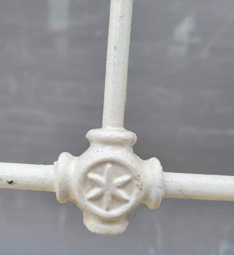 Lit en métal blanc