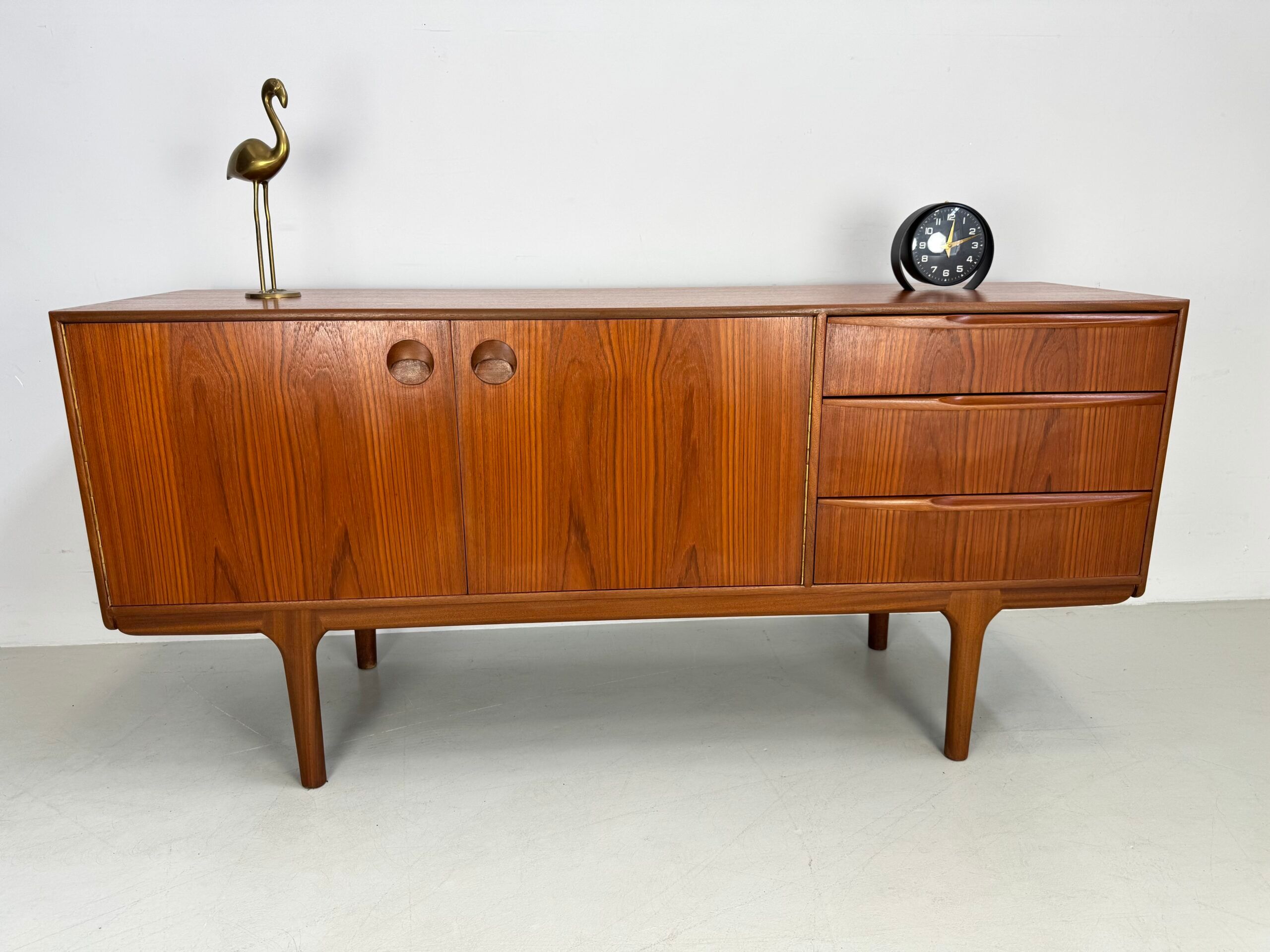 Vintage sideboard McIntosh "Torpedo"