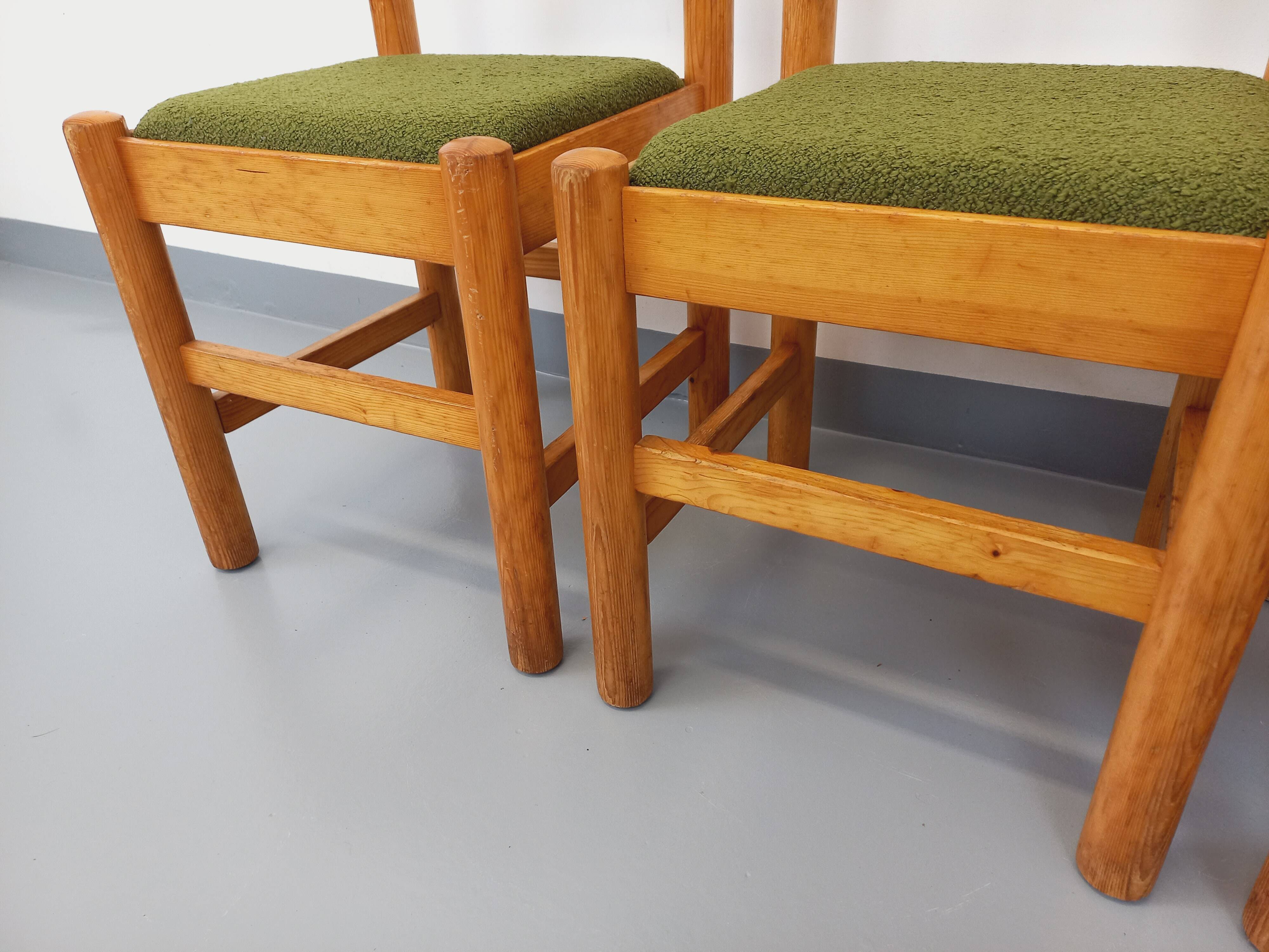 Set of 4 vintage chairs in pine and khaki green bouclette fabric from the 70s