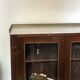 Vitrine / bibliothèque style Louis XVI en acajou et marbre - Début XXème