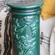Pedestal column in green ceramic with flower and fruit decoration