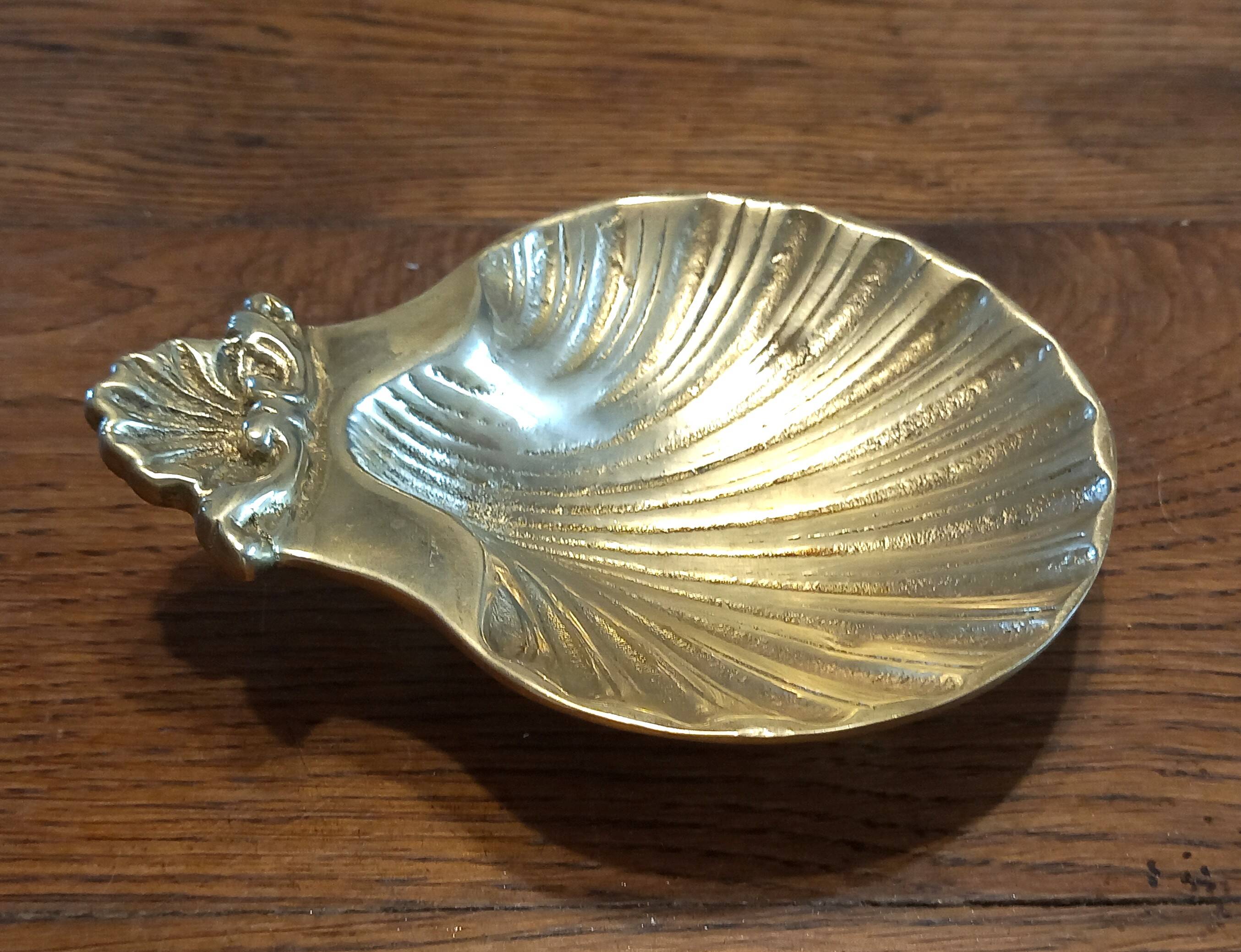 Brass scallop shell