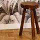 Tabouret tripode en bois massif