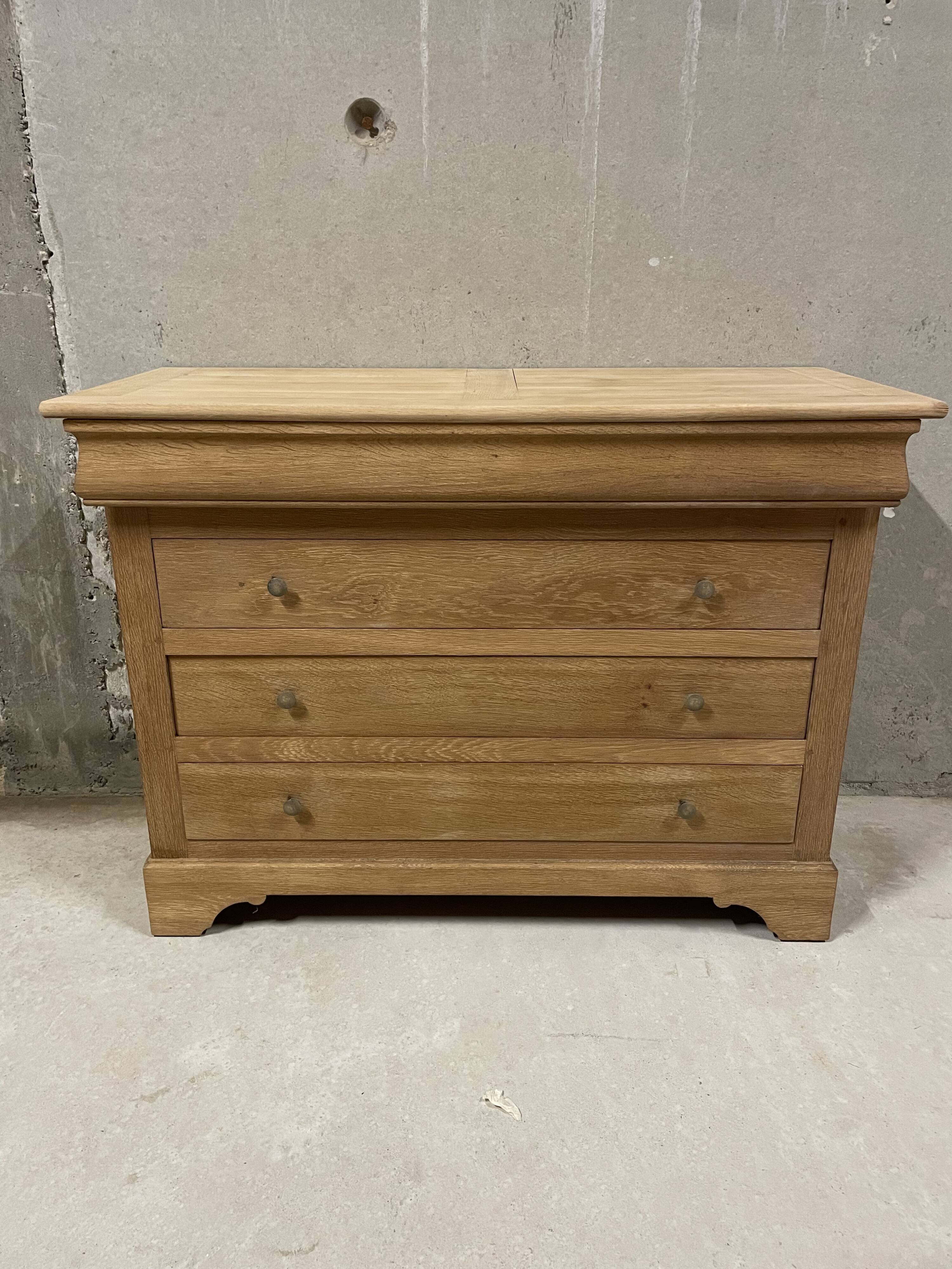 Oak aerogummed chest of drawers – chic country style antique furniture