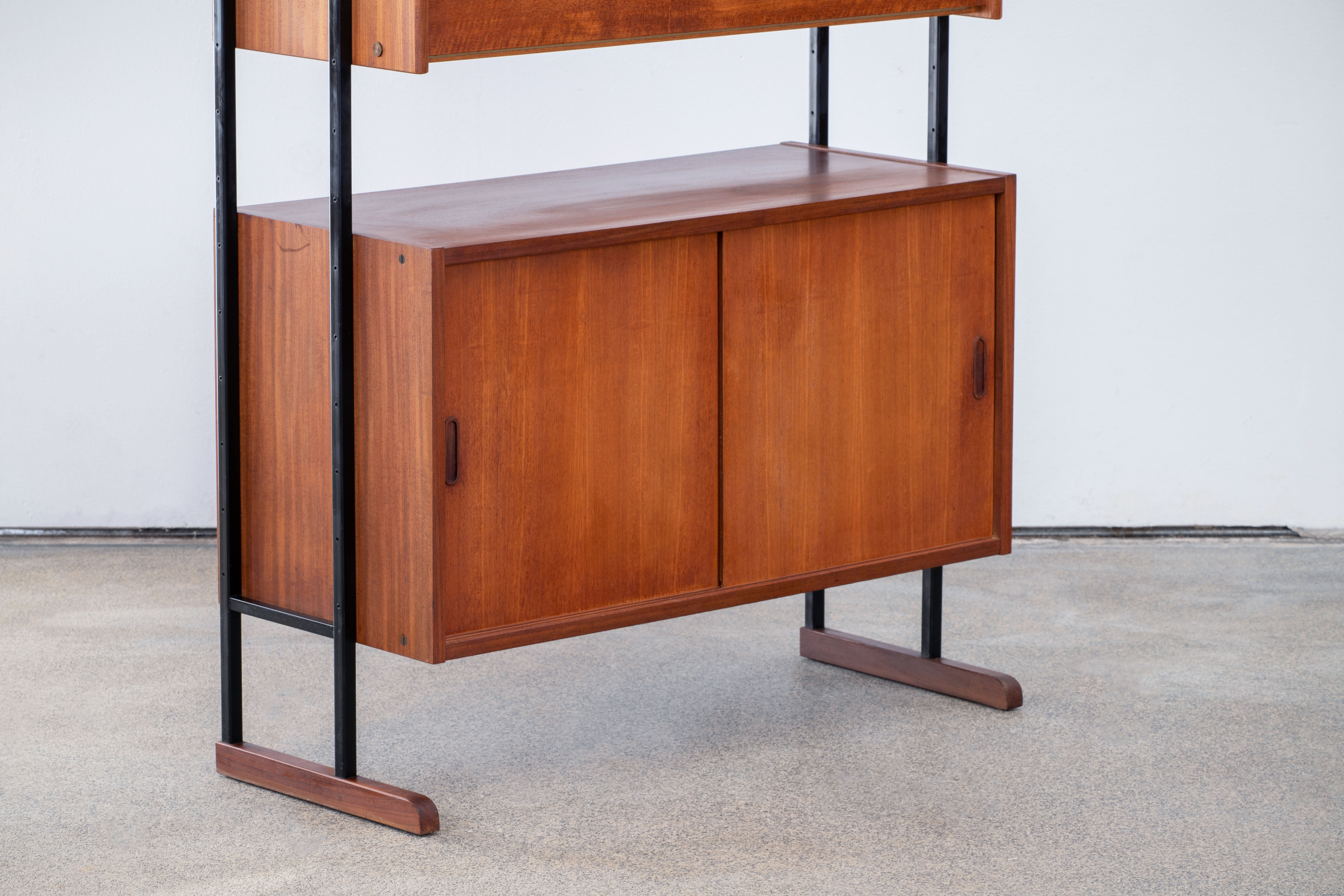 Bibliothèque scandinave vintage