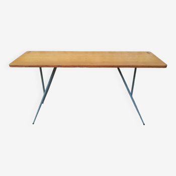 Folding table