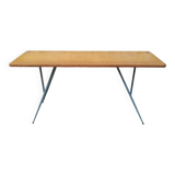 Folding table