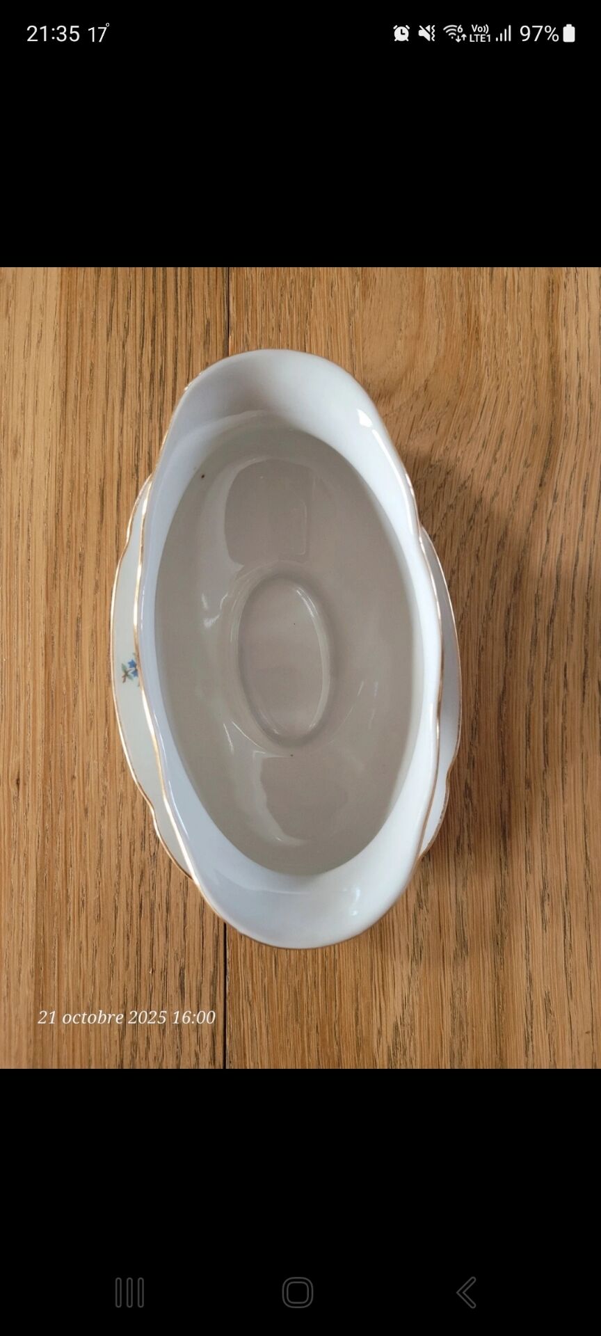 Vintage gravy boat in porcelain from Czechoslovakia.