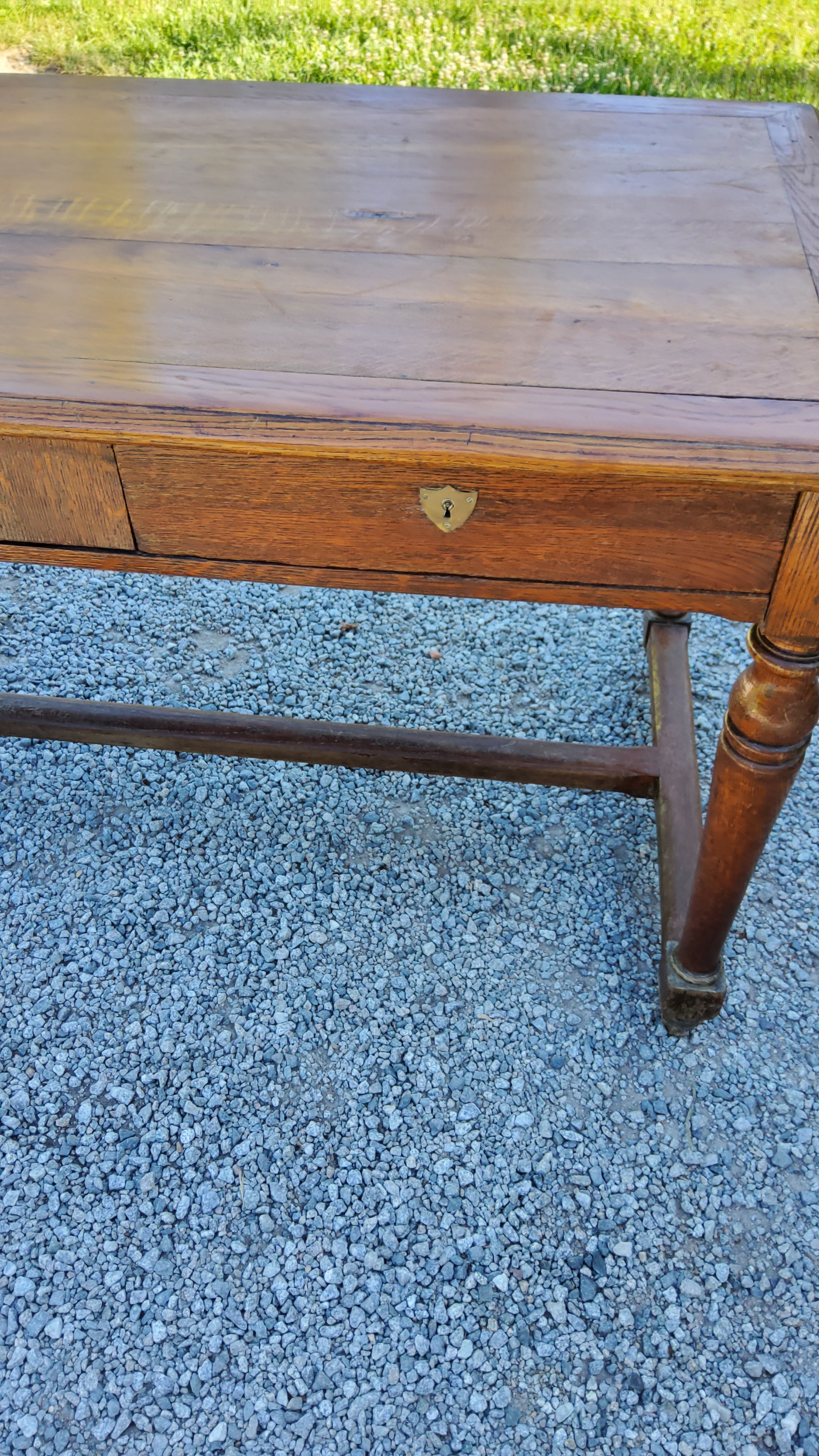 Blond oak desk from the 1900s/1920s 2 drawers feet Louis Philippe