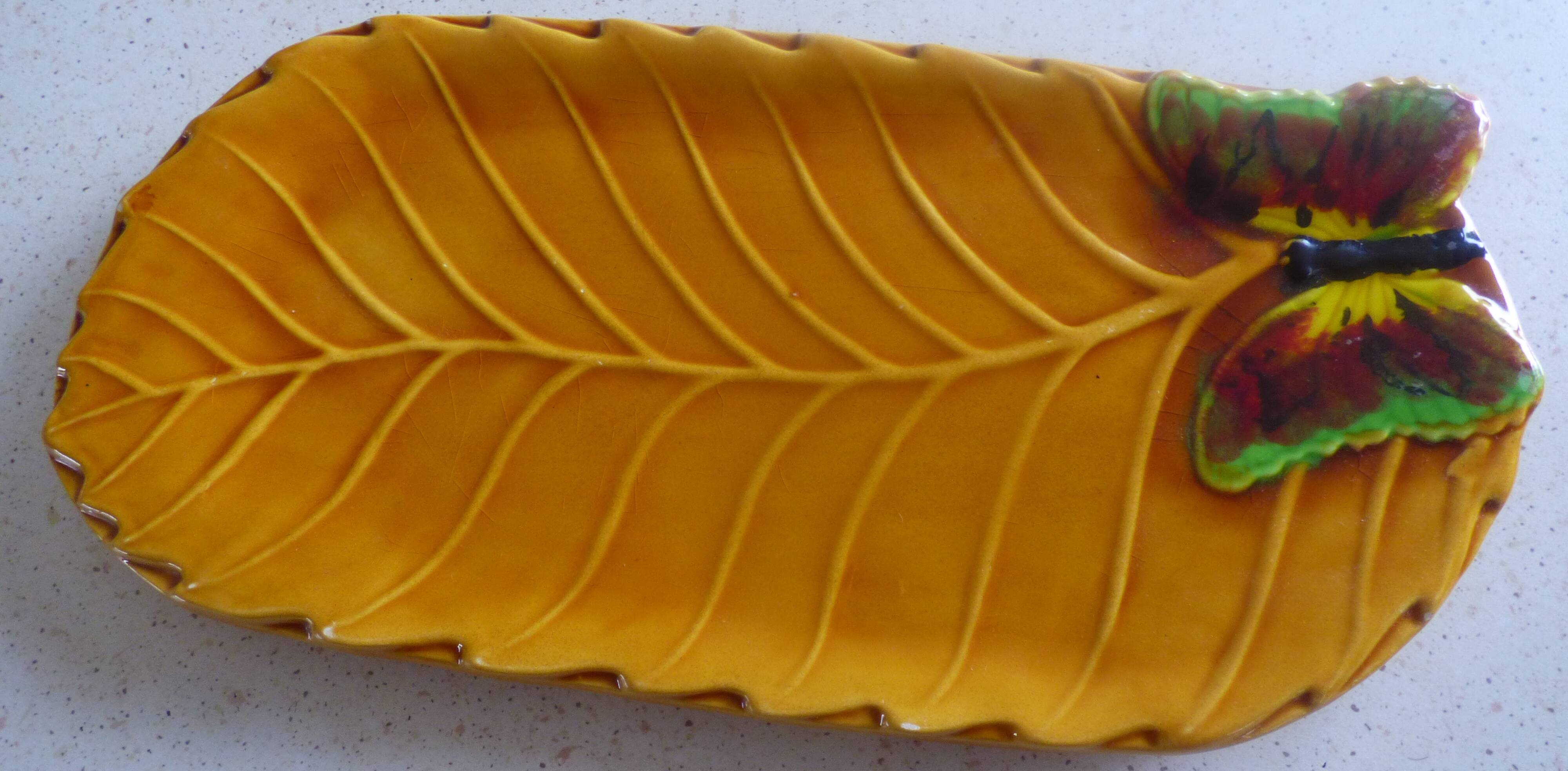 Oval earthenware dish from Valllaurin Friance-I-59