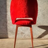 Chaise tonneau en moumoute rouge pieds compas années 60-70